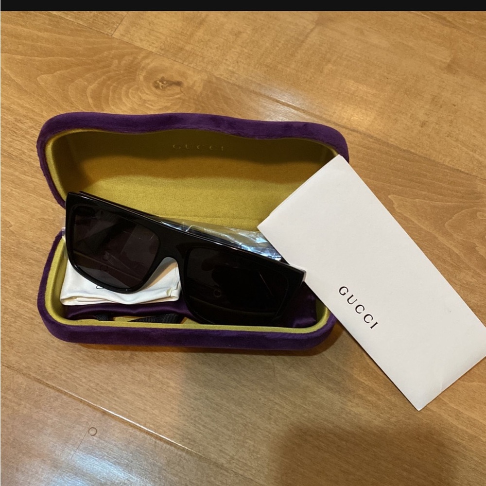 Gucci mens sun glasses brand new %100 Authentic